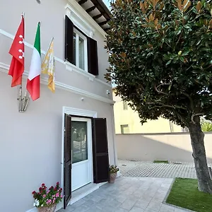 four-lions-villa-guesthouse.it-tuscanyhotel.com/